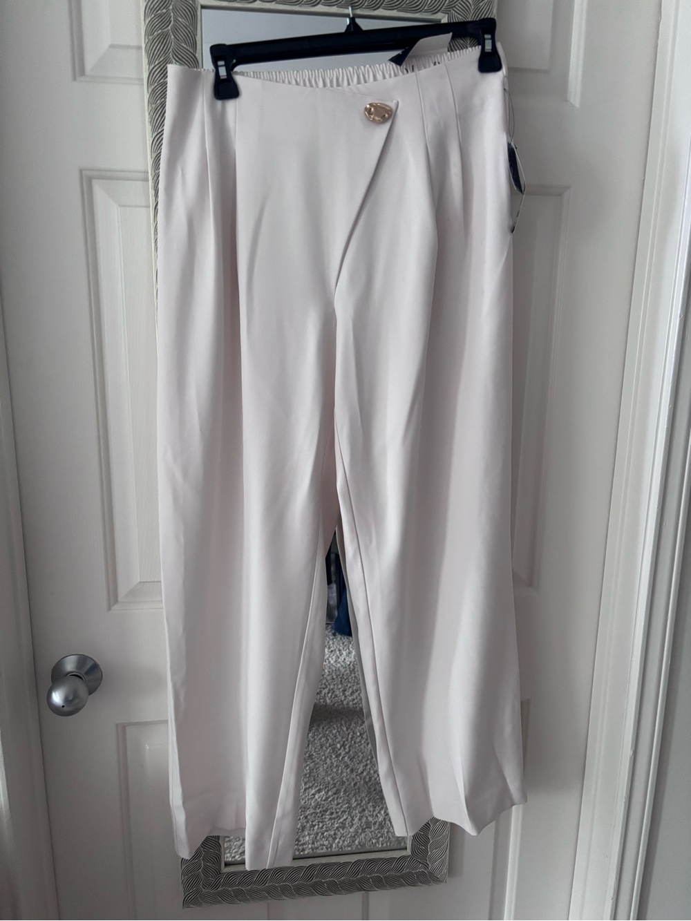 Nine West Ivory Wide-Leg Pleated Trousers with Decorative Button